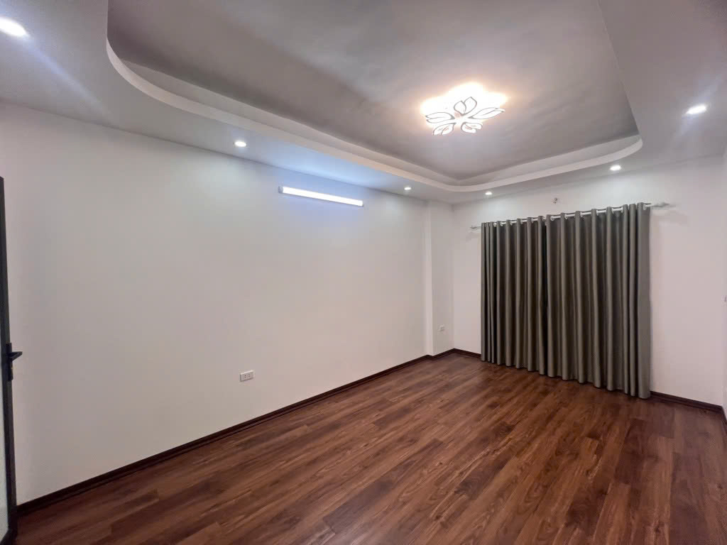 BÁN NHÀ THẠCH BÀN – 30M² – 6.2 TỶ – NHÀ 5 TẦNG MỚI