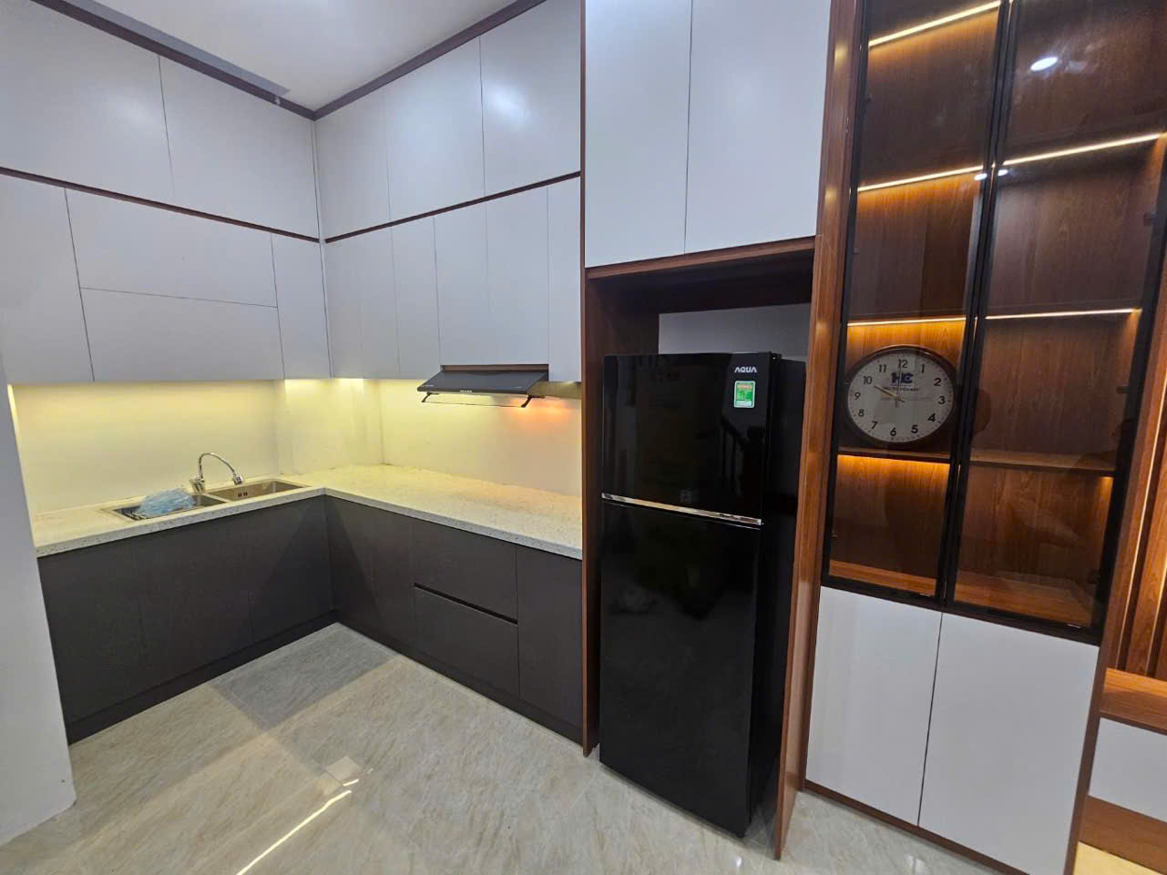 BÁN NHÀ THẠCH BÀN – 39M² – GIÁ 5.85 TỶ – MẶT TIỀN RỘNG 4.3M – FULL NỘI THẤT