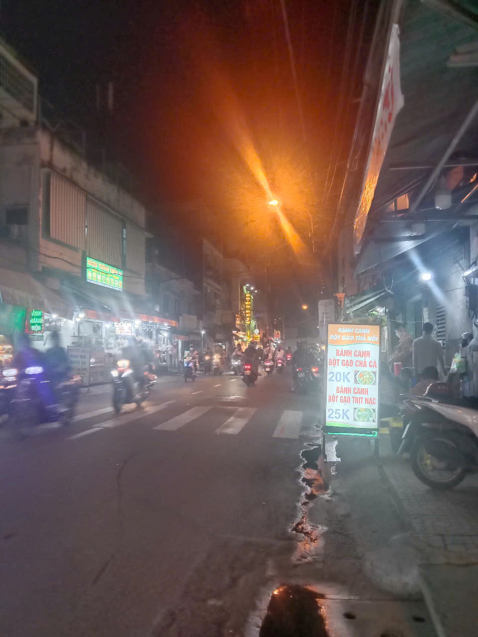 Nhà đường Trường Chinh, Tân Bình, 27m2, 2 tầng, hẻm 1/, giá 3.1 tỷ