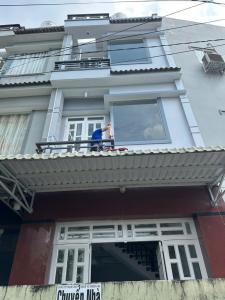 Nhà mới 100 chỉ cần xách vali vào ở gọi ngay đi xem nhà liền nha khách ơi