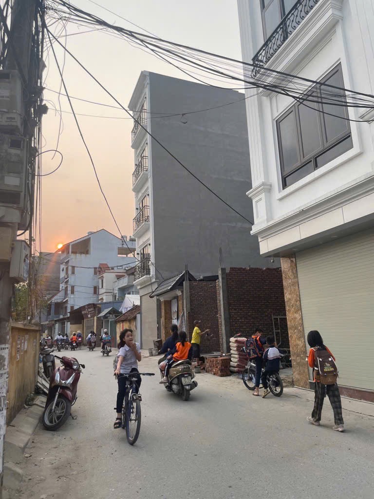 Bán Nhà Đẹp Cổ Điển A - Khu vực tăng giá từng ngày - Trung tâm Thanh Trì- Ô tô đỗ cửa- Thang máy