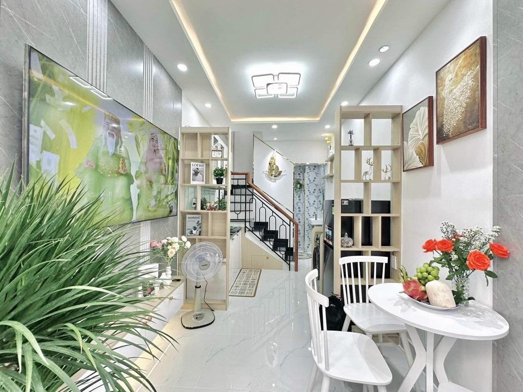 Bán nhà - bề ngang khủng - 6tỷ