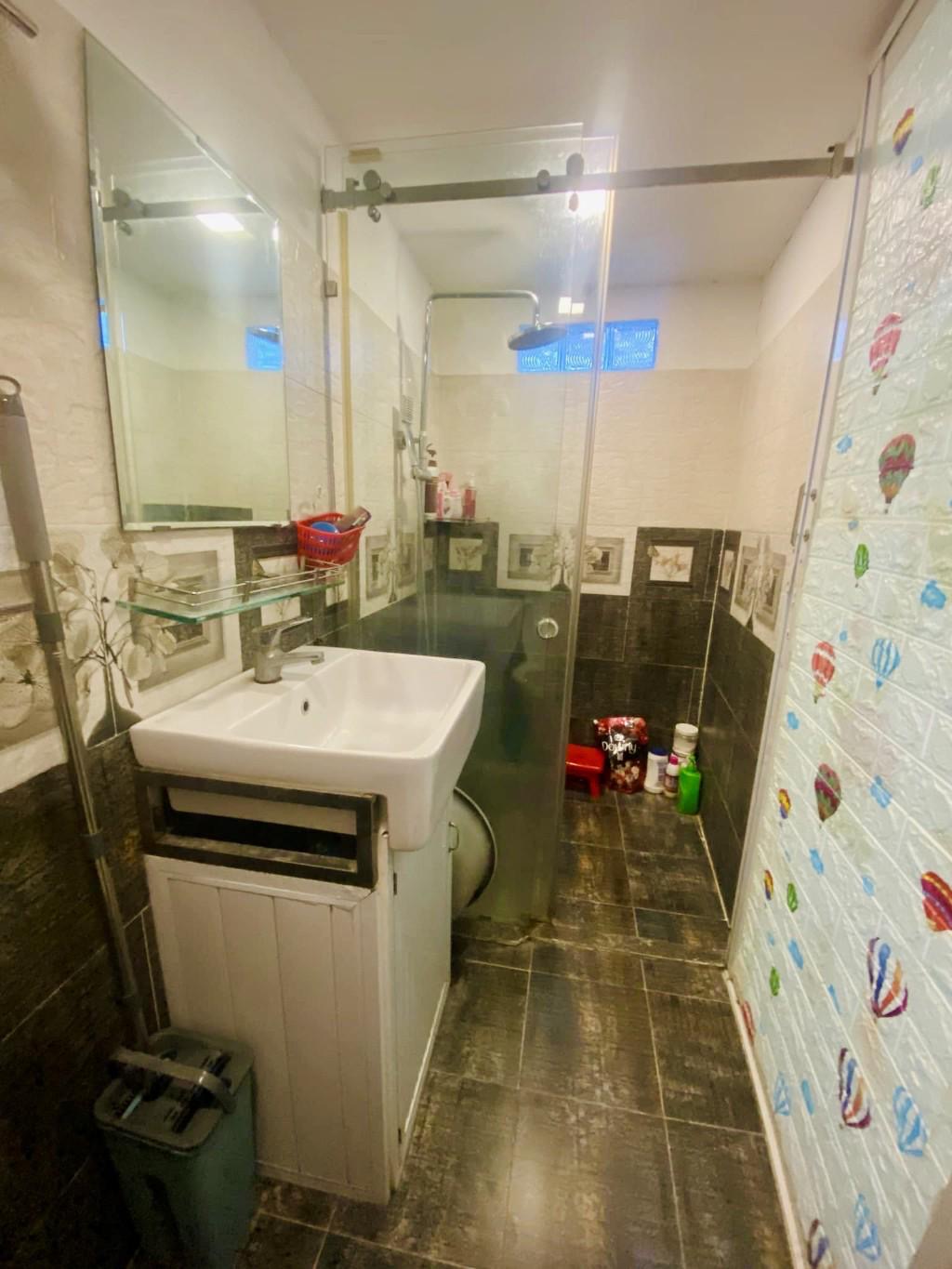 Bán nhà gần BX Quận 8, tiện ích đầy đủ, nhỉnh 2 tỷ