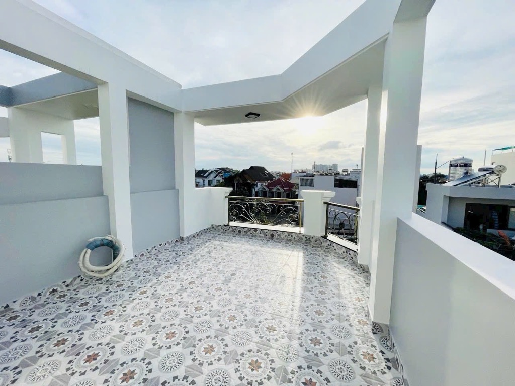 Bán nhà hẻm xe hơi 5 tầng 54m2, 6 phòng ngủ, dòng tiền 18tr/tháng gần công viên Bông Sao