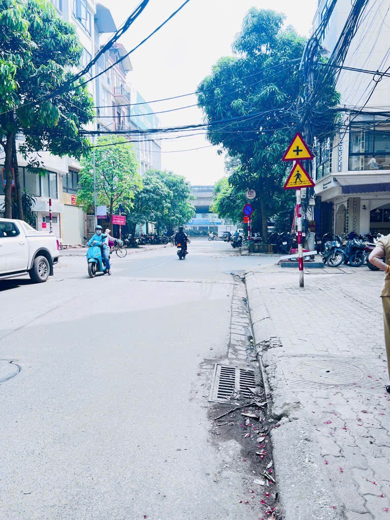 Nhỉnh 4 tỷ có ngay nhà Nguyễn Xiển, 61m, 5 tầng xây mới, ô tô vài bước chân