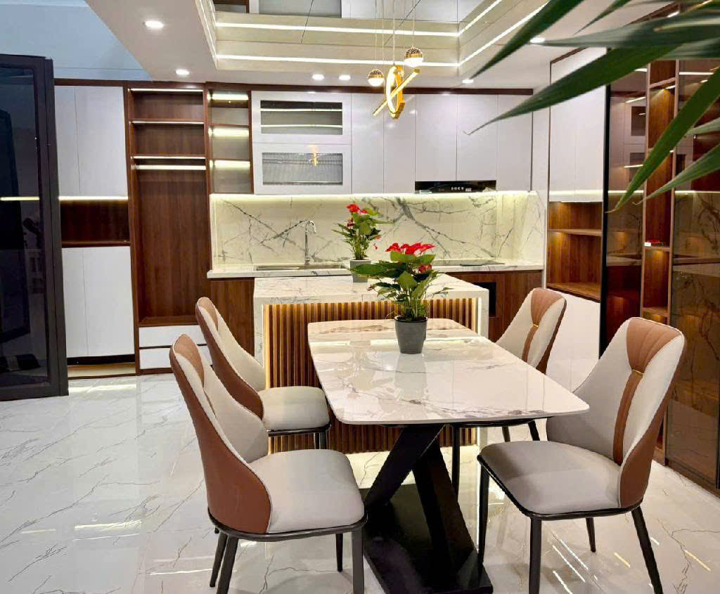Bán nhà Trường Chinh, 06 tầng thang máy, nội thất 05 sao