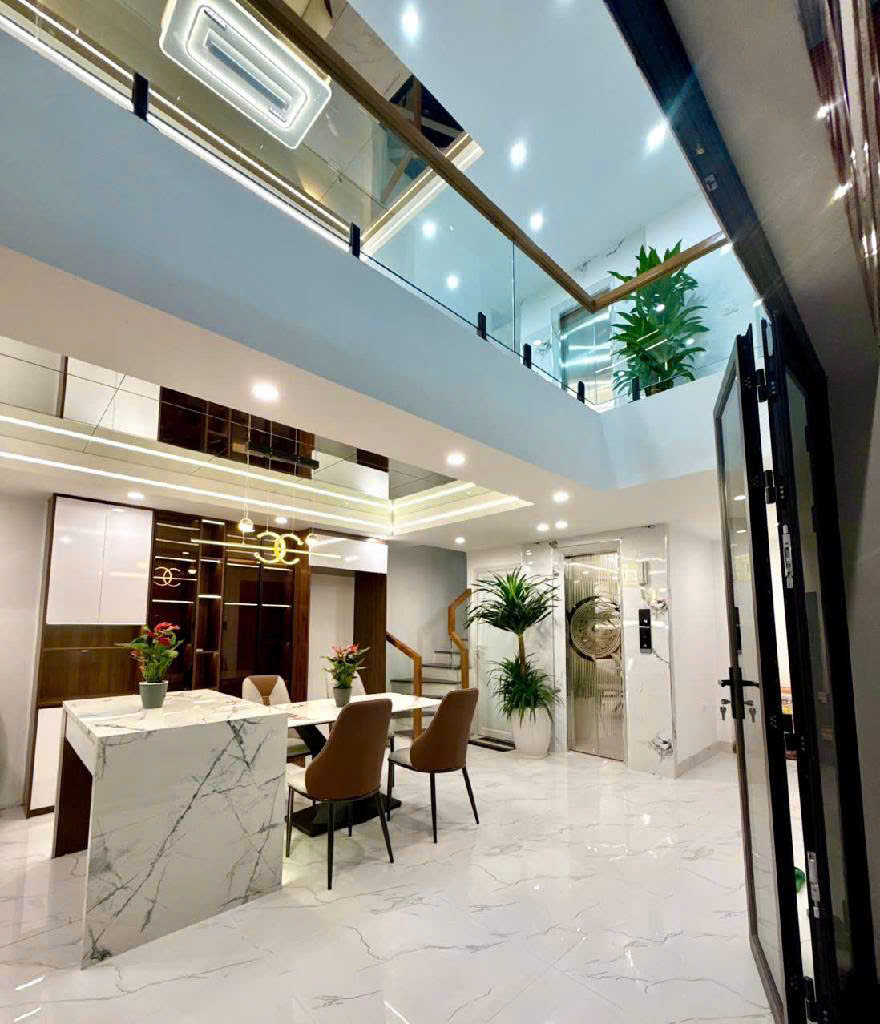Bán nhà Trường Chinh, 06 tầng thang máy, nội thất 05 sao