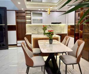 Bán nhà Trường Chinh, 06 tầng thang máy, nội thất 05 sao