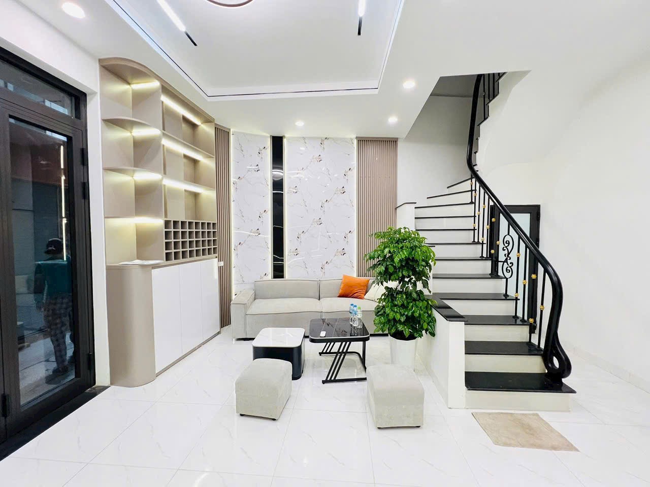 Nhà lô góc cực đẹp