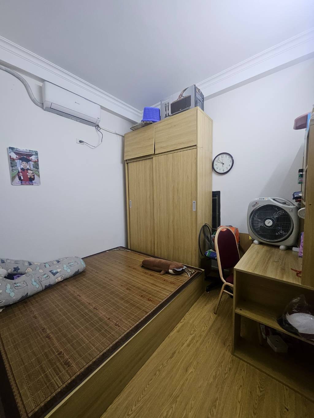 Bán nhà Trương Định, gần phố, 3 tầng, sổ đỏ chính chủ, ở ngay, 35m2, giá chào 6 tỷ 3