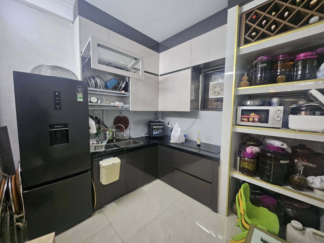 Bán nhà Trương Định, gần phố, 3 tầng, sổ đỏ chính chủ, ở ngay, 35m2, giá chào 6 tỷ 3