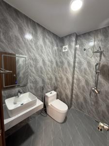 NHÀ MỚI CONG THOÁNG ÁNH SÁNG TỰ NHIÊN XUYÊN TẤT CẢ CÁC PHÒNG, THOÁNG SÁNG VĨNH VIỄN THIẾT KẾ ĐỦ CÔNG NĂNG. CÁC PHÒNG KHÉP KÍN