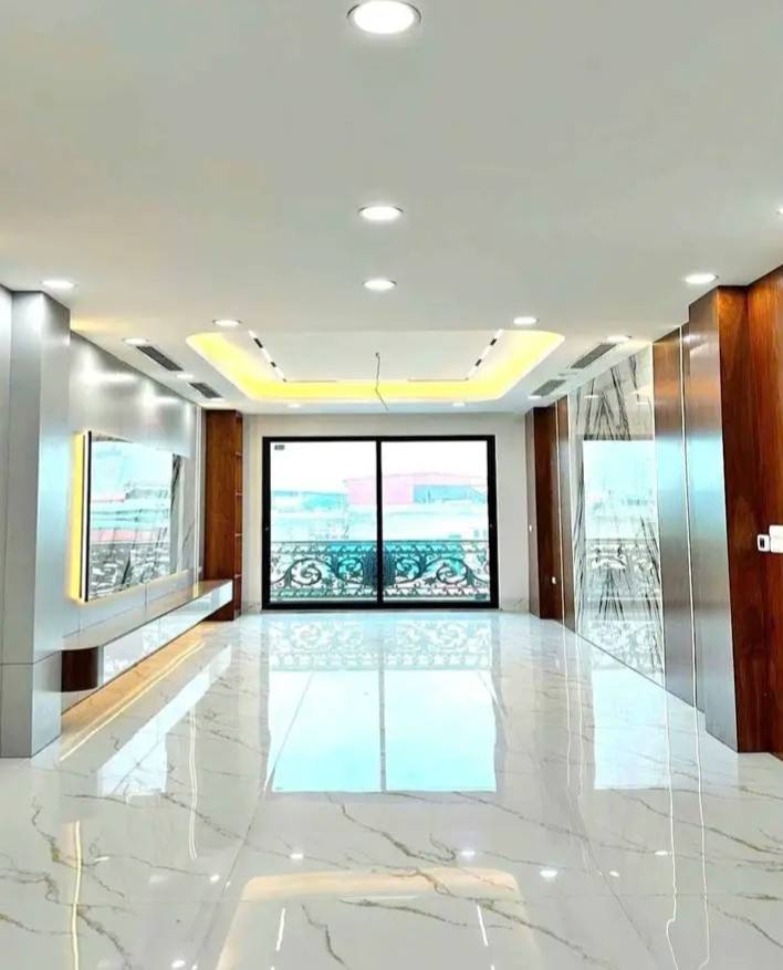 Bán nhà phố Xuân Diệu đẹp miễn bàn. diện tích 189 m2 mặt tiền khủng 9,3 m cho thuê 12.000$/tháng