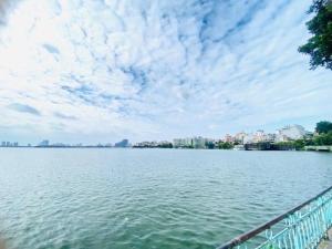 Bán nhà phố Xuân Diệu đẹp miễn bàn. diện tích 189 m2 mặt tiền khủng 9,3 m cho thuê 12.000$/tháng