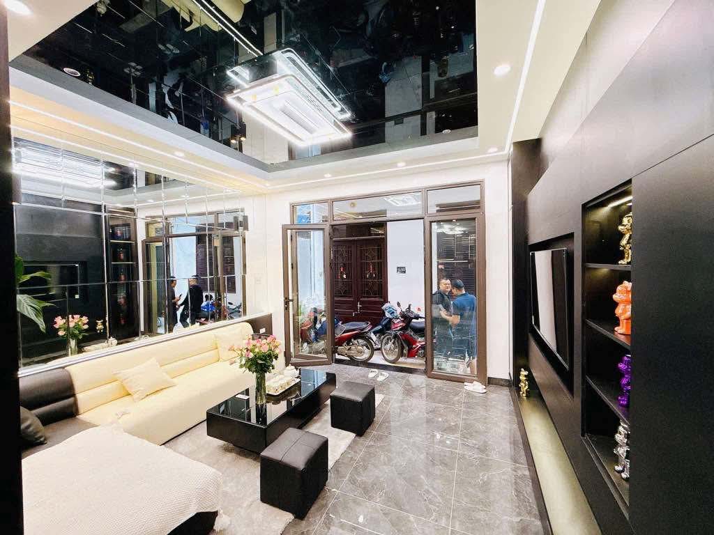 Bán nhà khu vực Hai Bà Trưng, siêu phẩm luxury 60m2 x 4 tầng, mặt tiền 4.3m, giá chỉ 10 tỷ