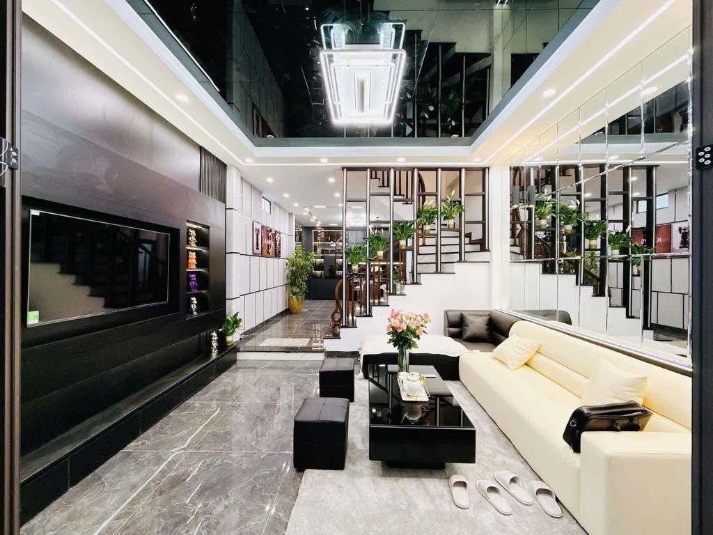 Bán nhà khu vực Hai Bà Trưng, siêu phẩm luxury 60m2 x 4 tầng, mặt tiền 4.3m, giá chỉ 10 tỷ
