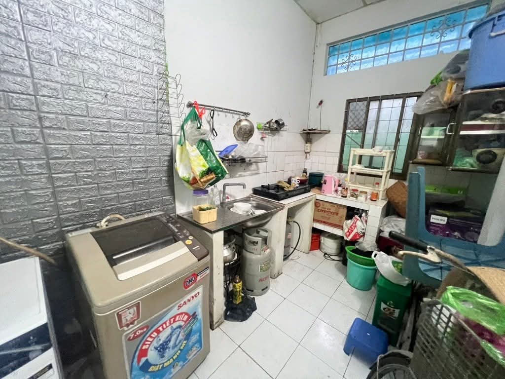 CHỦ KẸT TIỀN BÁN GẤP NHÀ C4 - TRUNG TÂM LINH CHIỂU, THỦ ĐỨC GIÁ 4.2 TỶ TL