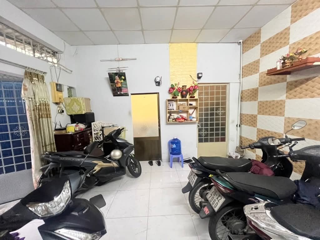 CHỦ KẸT TIỀN BÁN GẤP NHÀ C4 - TRUNG TÂM LINH CHIỂU, THỦ ĐỨC GIÁ 4.2 TỶ TL