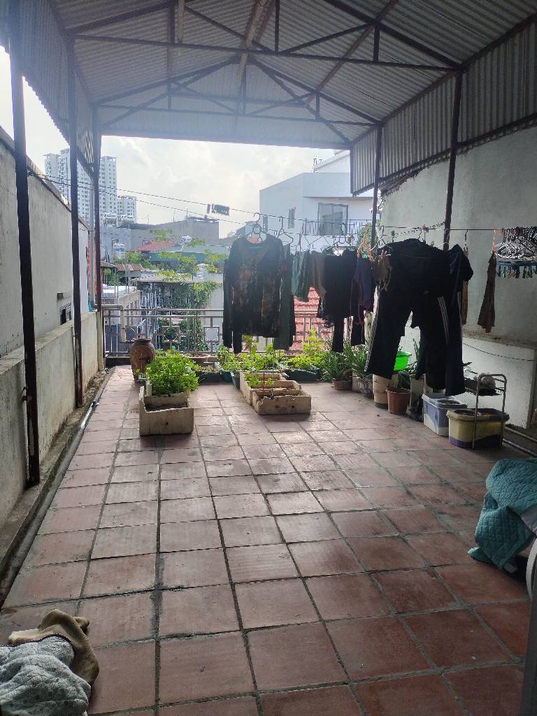 Bán nhà Hoàng Quốc Việt, trung tâm, ô tô đỗ cửa, 42m2, 15 tỷ