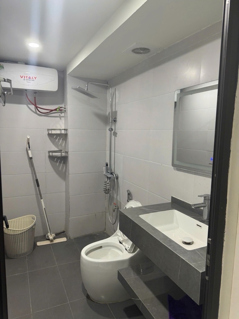 Bán nhà Hoàng Quốc Việt, trung tâm, ngõ ô tô, 38m2, 14 tỷ