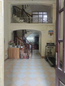 Bán nhà Hoàng Quốc Việt, trung tâm, ô tô đỗ cửa, 42m2, 15 tỷ