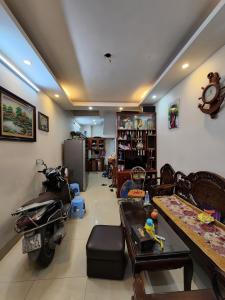 Bán gấp nhà Tam Khương, vài bước ra ôtô tránh, 33m2, 6 tầng, chỉ 4.65 tỷ.