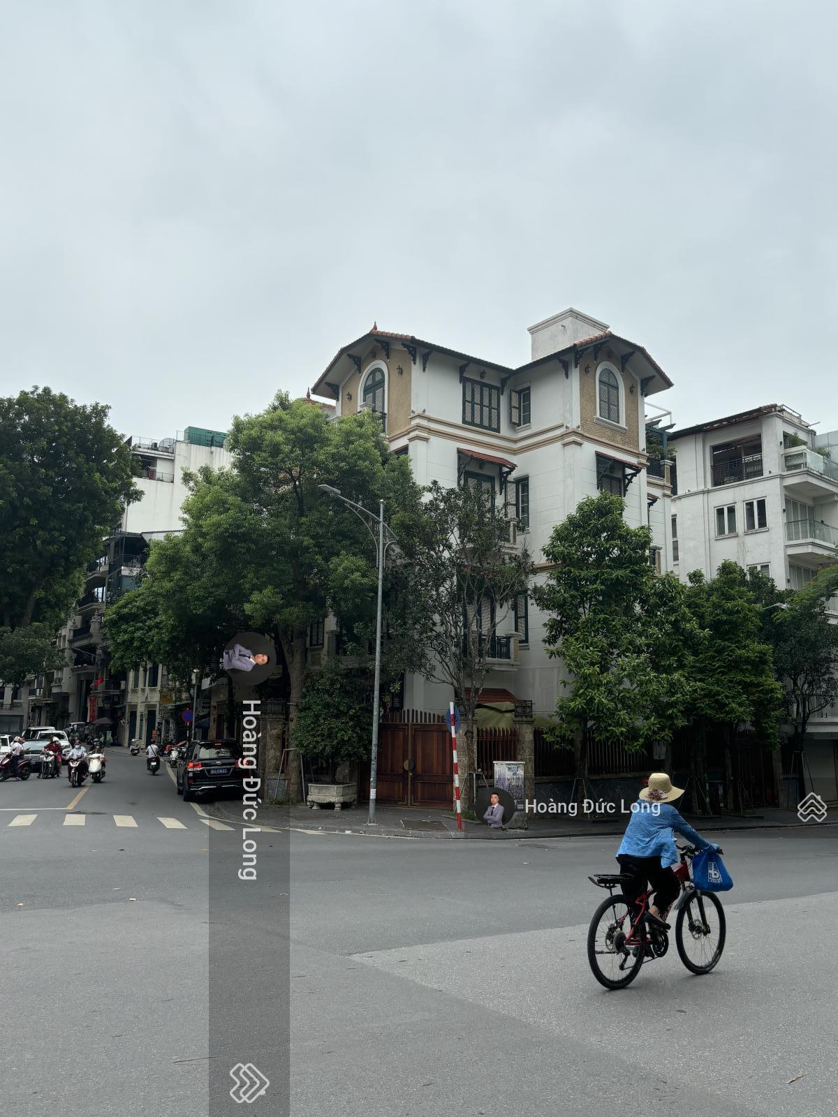(Cực hiếm) bán nhà mặt phố đường Thanh Niên, lô góc, 83m, 4 tầng, giá 32.3 tỷ LH: 0976388663