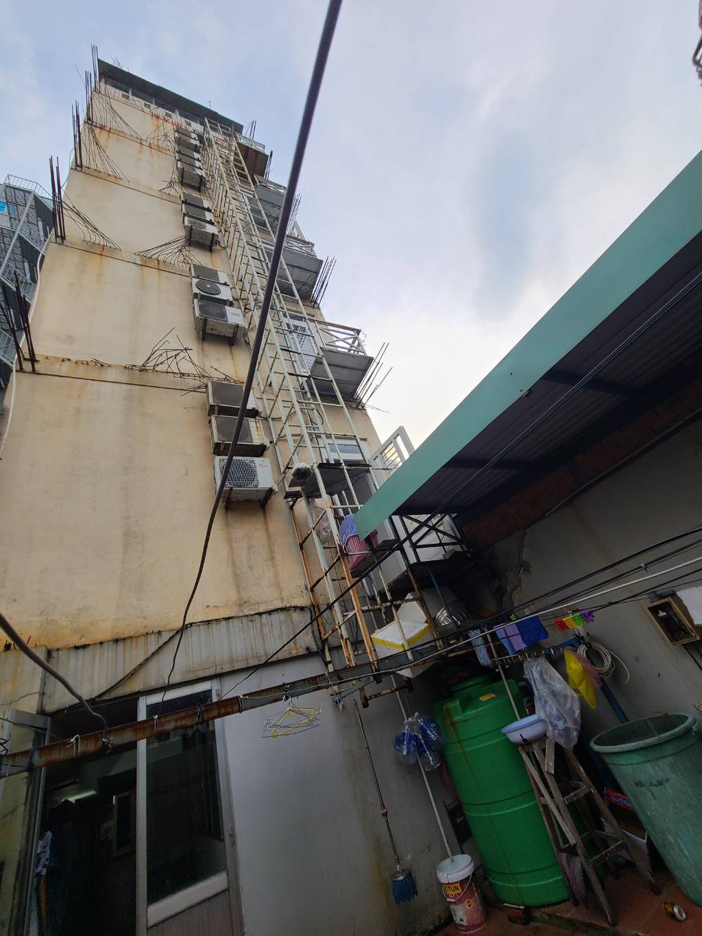 Bán Khách sạn 6 tầng - MTKD - Hà Huy Giáp - ngay chân cầu vượt - thang máy - pccc - 140m2