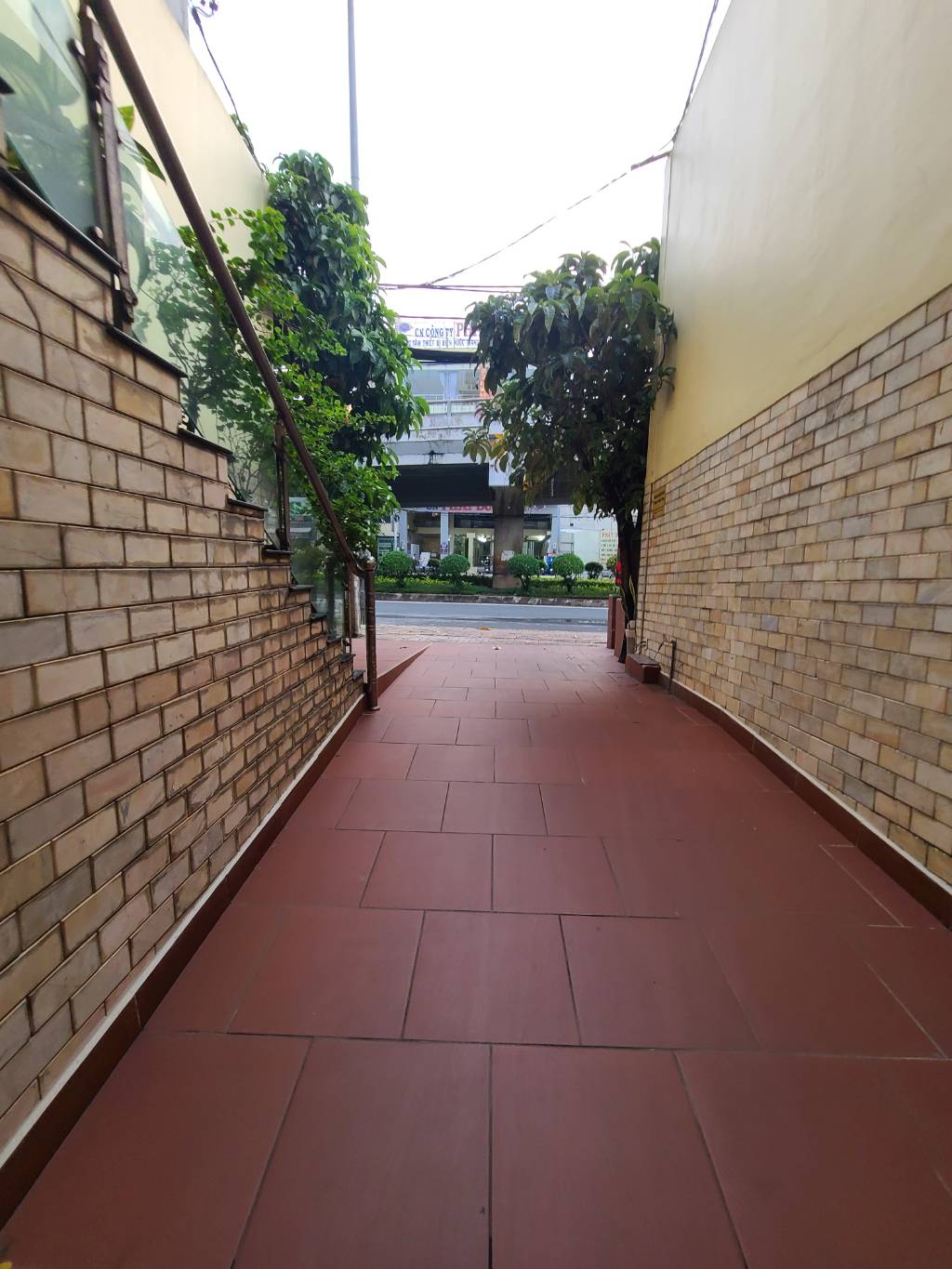 Bán Khách sạn 6 tầng - MTKD - Hà Huy Giáp - ngay chân cầu vượt - thang máy - pccc - 140m2