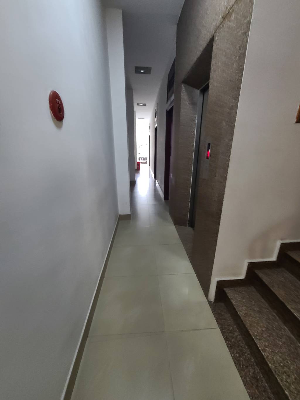 Bán Khách sạn 6 tầng - MTKD - Hà Huy Giáp - ngay chân cầu vượt - thang máy - pccc - 140m2