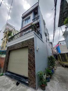 Chủ ngộp bank cần bán gấp, nhà còn mới, nội thất cao cấp, hẽm xe hơi nằm tại đường Huỳnh Tấn Phát, Phường Phú Thuận, Quận 7, HCM giá chỉ 8 tỷ