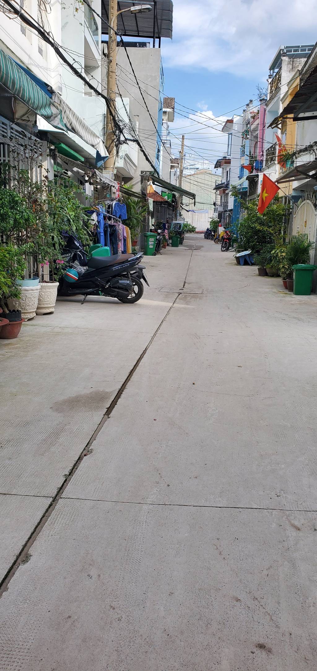 Nhà hẻm 6m Nguyễn Quý Yêm, Bình Tân. DT: 56m2, 4*14, 2 tầng, 3PN. Giá 5,7 tỷ