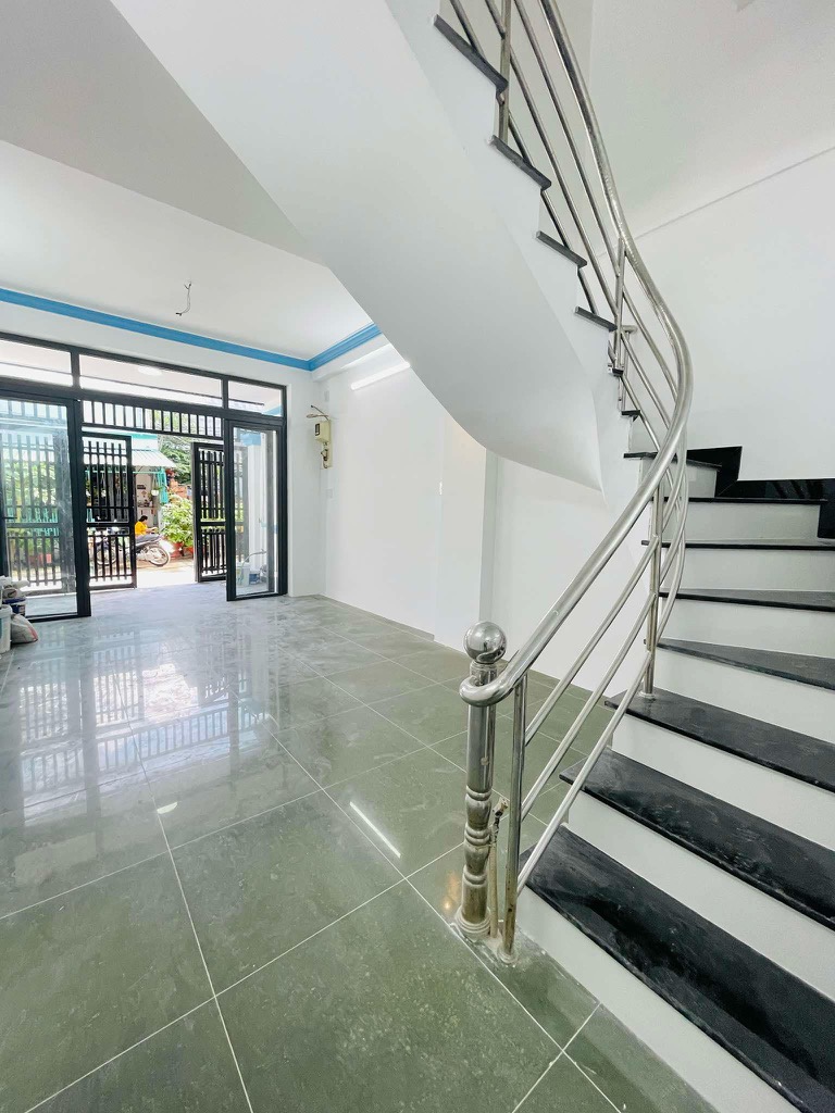 Nhà mới hẻm 8m, Nguyễn Quý Yêm, Bình Tân. DT 48m2, 4*12, 3 tầng, 3 PN. Giá 5,5 tỷ