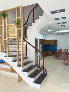 BÙI XƯƠNG TRẠCH THANH XUÂN PHÚT MỐT RA HỒ - NGÕ THÔNG NHIỀU PHÍA - NHÀ DÂN XÂY CHẮC CHẮN.