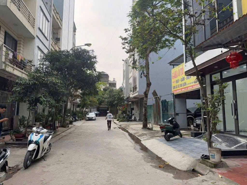 Nhà đẹp ở ngay, lô góc 2 thoáng, ngõ 3 gác tránh 