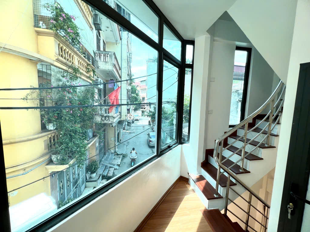 Bán nhà Tân Mai 5 tầng, nhỉnh 4 tỷ, ô tô đỗ