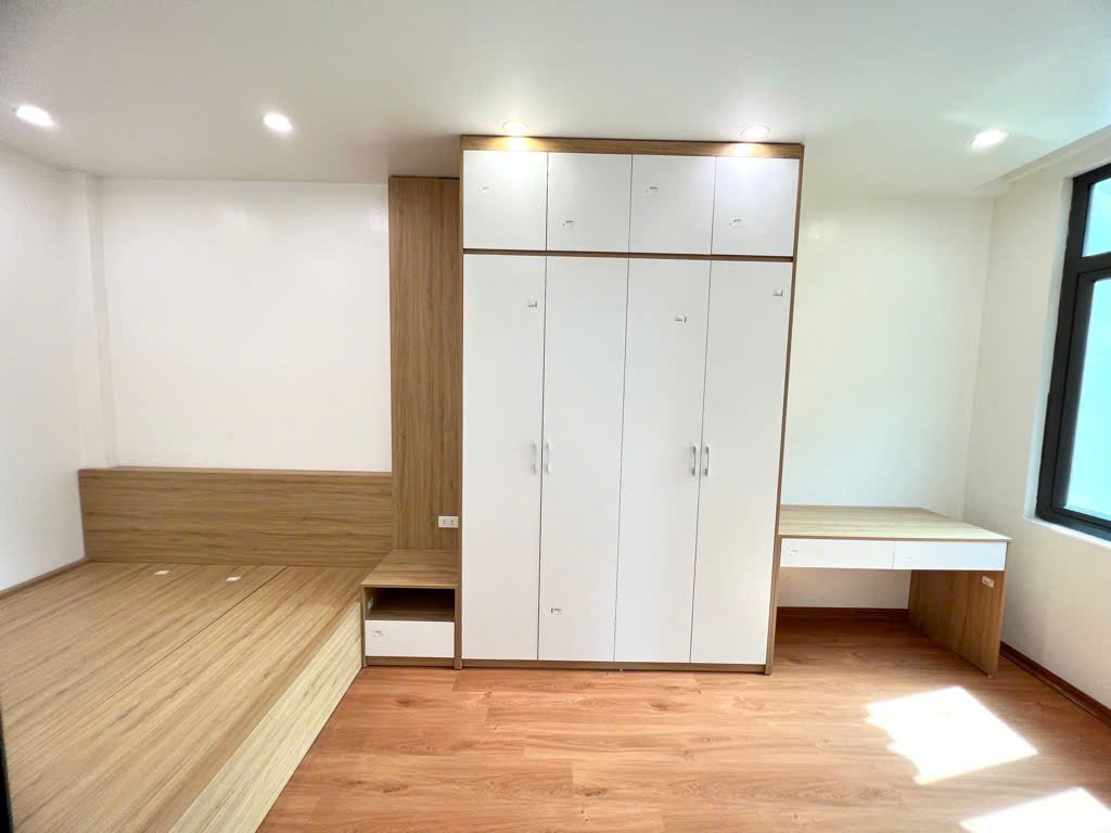 Bán nhà Tân Mai 5 tầng, nhỉnh 4 tỷ, ô tô đỗ