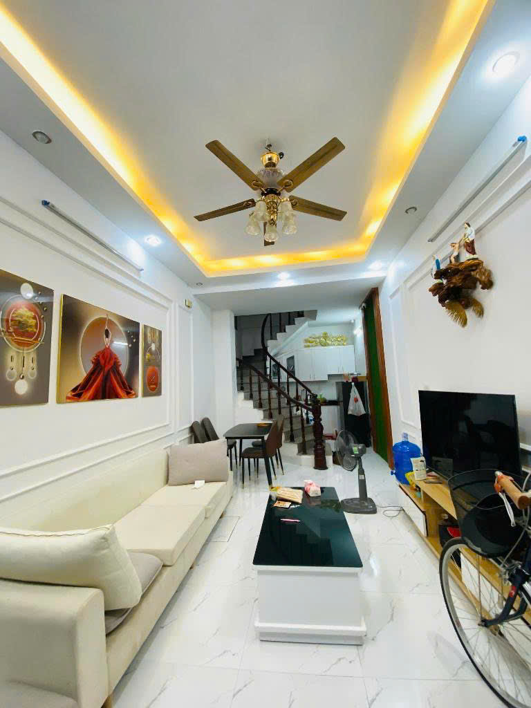 Bán nhà Tân Mai 5 tầng, 32m2, nhỉnh 6 tỷ