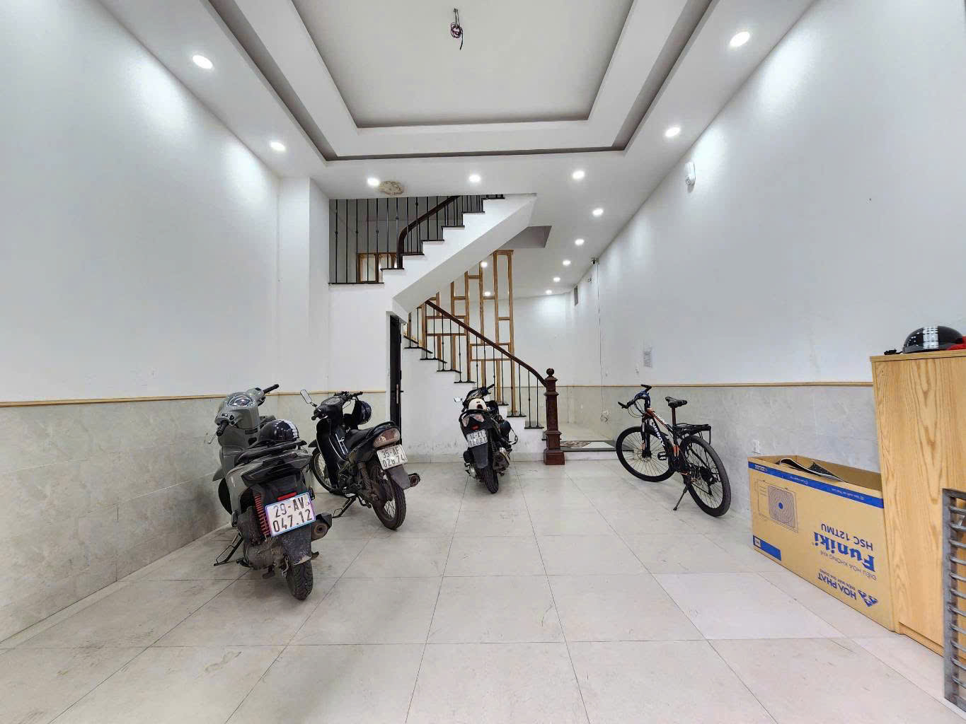 Bán nhà Lĩnh Nam 4 tầng, nhỉnh 6 tỷ, ô tô đỗ
