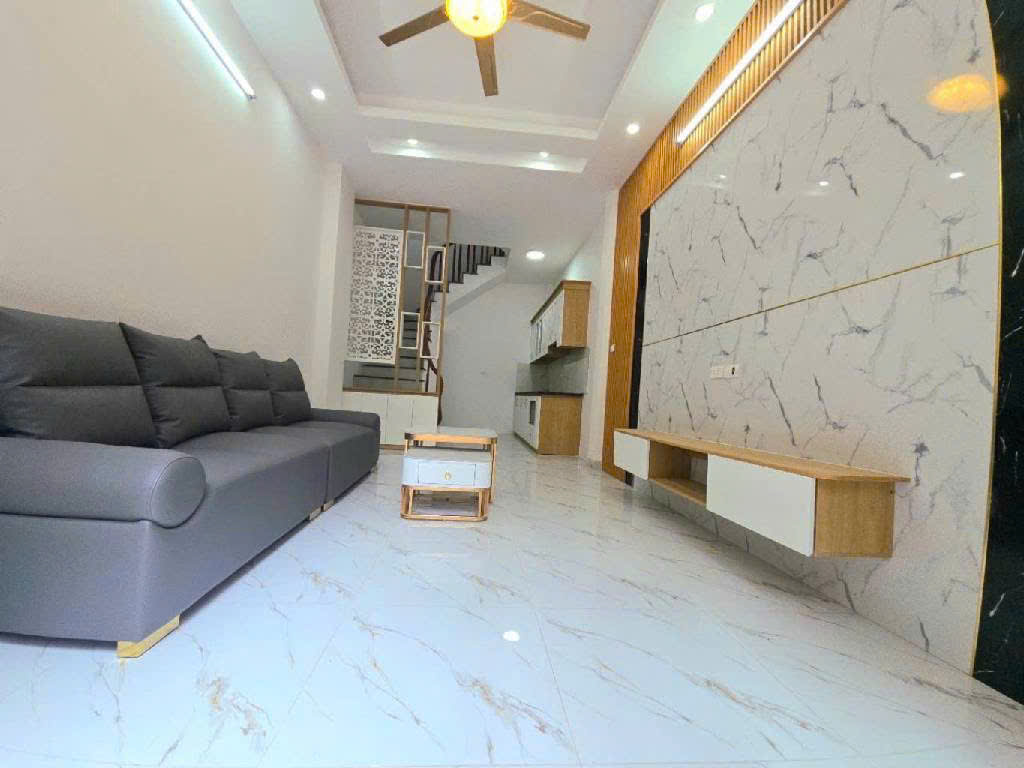 Bán nhà Lĩnh Nam 4 tầng, nhỉnh 6 tỷ, ô tô đỗ