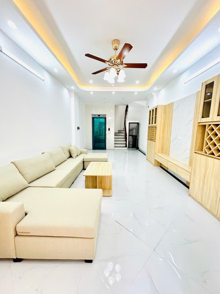 Bán nhà Lĩnh Nam 6 tầng, nhỉnh 9 tỷ, ô tô