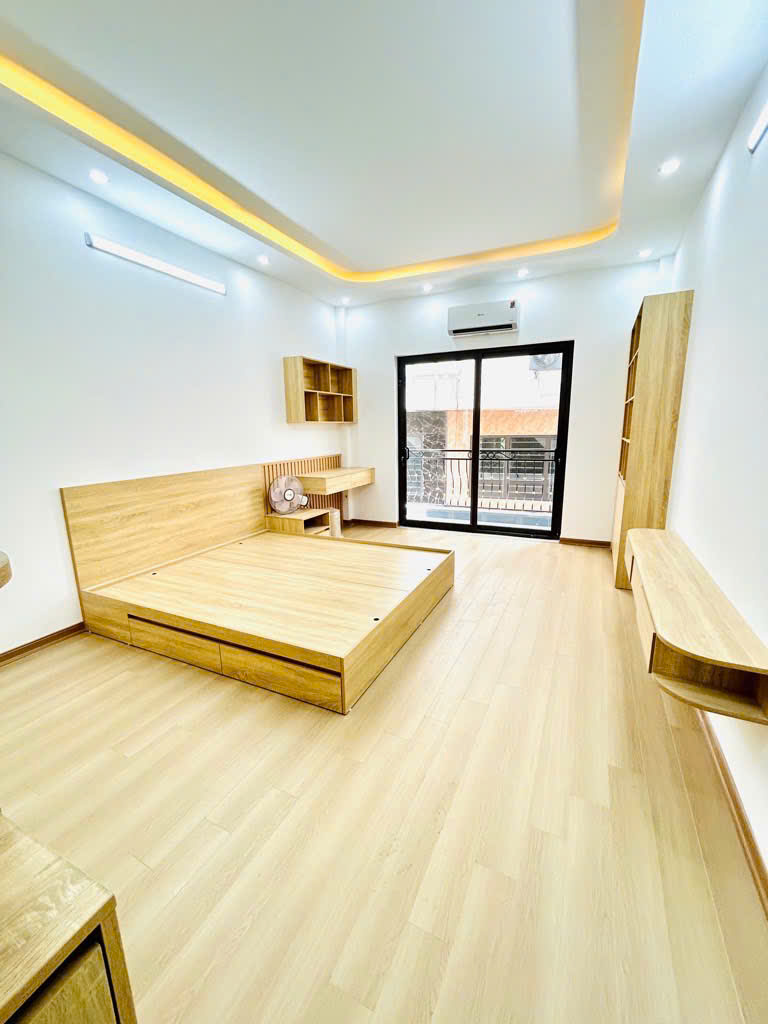 Bán nhà Lĩnh Nam 6 tầng, nhỉnh 9 tỷ, ô tô