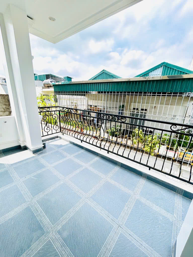 Bán nhà Lĩnh Nam 6 tầng, nhỉnh 9 tỷ, ô tô
