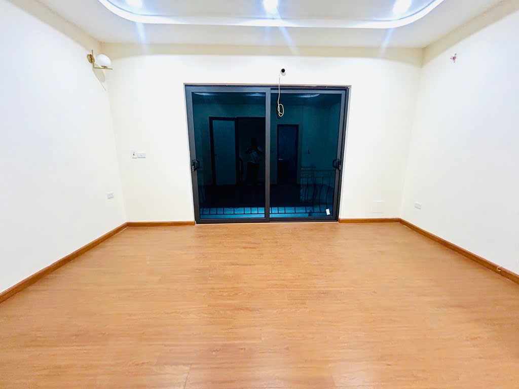 Bán nhà Lĩnh Nam 5 tầng, nhỉnh 6 tỷ