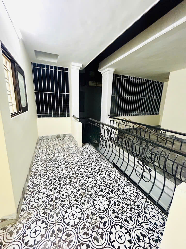 Bán nhà Lĩnh Nam 5 tầng, nhỉnh 6 tỷ