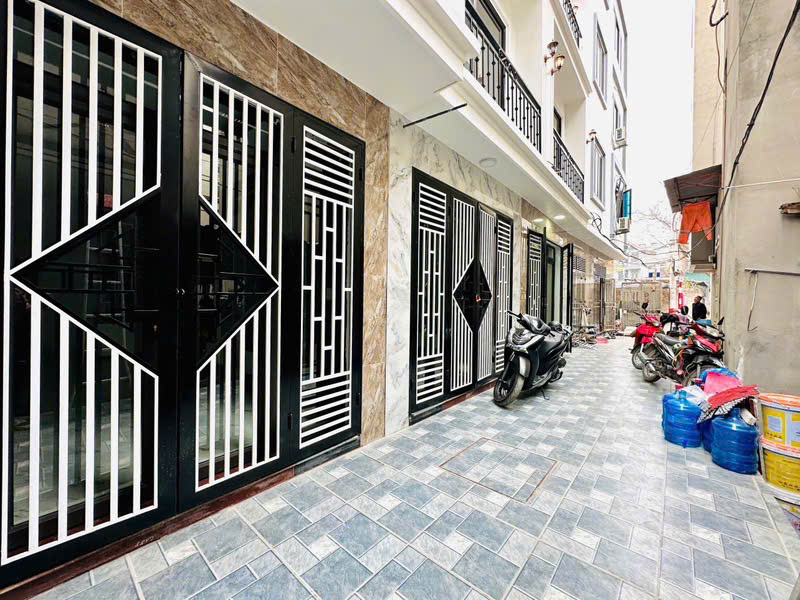 Bán nhà Lĩnh Nam 5 tầng, nhỉnh 5 tỷ