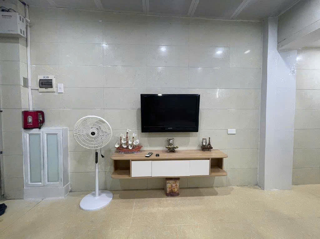 Bán nhà tập thể phố Bạch Mai - nhỉnh 2 tỷ - ngõ ô tô tránh