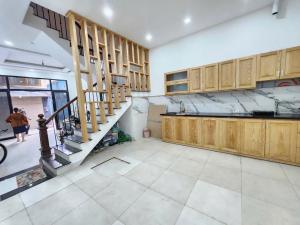 Bán nhà Lĩnh Nam 4 tầng, nhỉnh 6 tỷ, ô tô đỗ