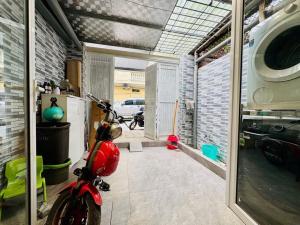 Bán nhà tập thể phố Huế, nhỉnh 4 tỷ, sân để xe
