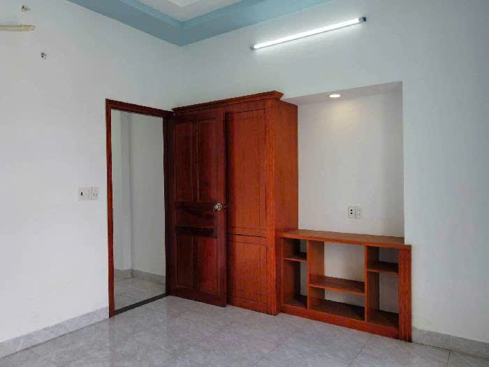 NHÀ MỘT XẸT XE HƠI NGỦ TRONG NHÀ NGUYỄN ẢNH THỦ HIỆP THÀNH GIÁ CHỈ HƠN 5 TỶ